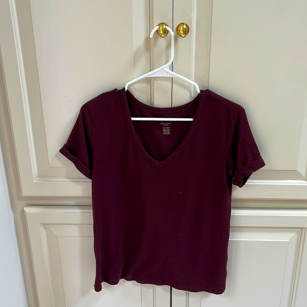 American Eagle Burgundy N-Neck Top